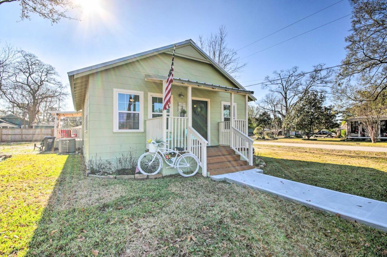 Charming Country Cottage, Walk To Main Street! Tomball Kültér fotó